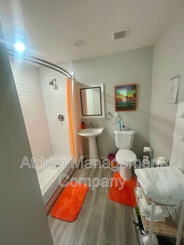 Photo - 1904 W Clinton St