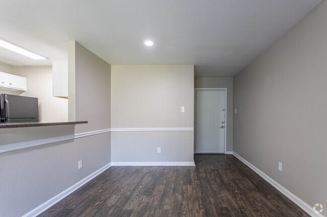 1 BR, 1 BA - 662 SF