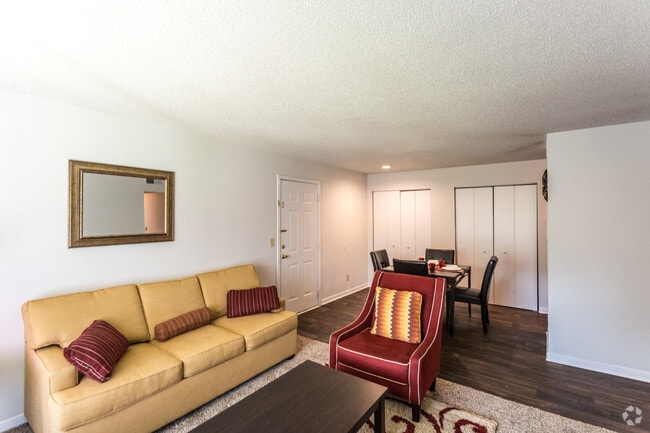 2HAB, 2BA - Tennessee/924 Ft² - Sala de estar - Cumberland Manor Apartments