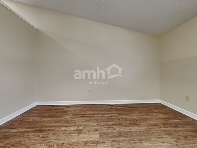 Photo - 627 Highpointe Boulevard