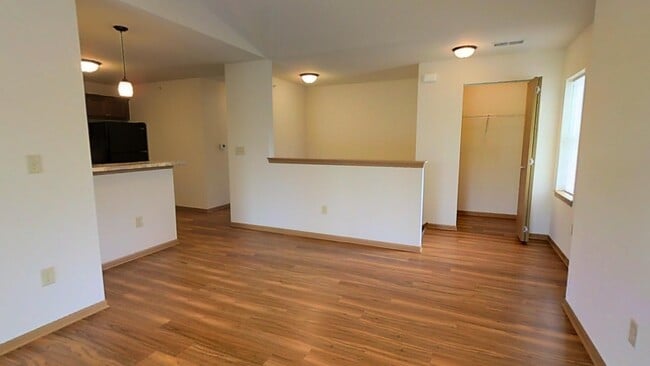 Photo - 3 Bedroom 2 Bathroom Condo Style Upper is Available Unidad 39
