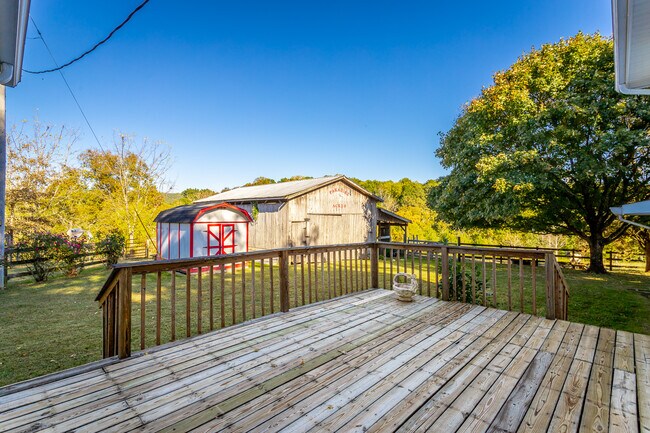 Photo - 1085 Manning Mill Rd