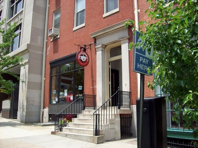Building Photo - 6 E Franklin St Unit apt 1