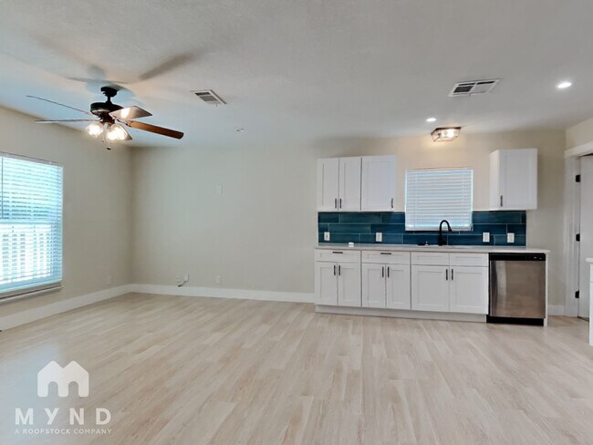 Photo - 115 Fredonia St