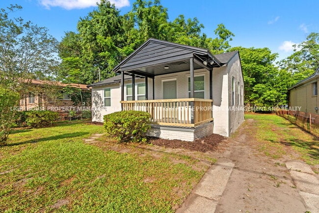 Photo - 3 bed/1 bath home in Grand Park