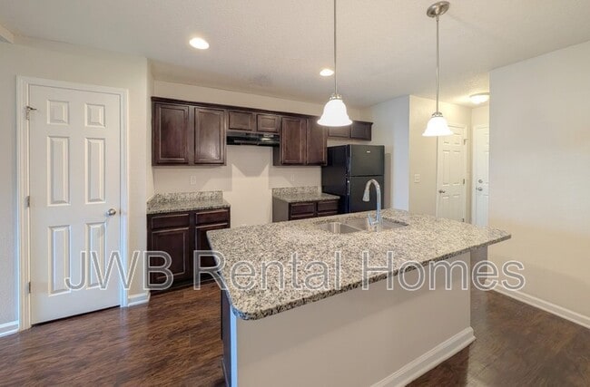 Photo - 1228 Lake Shore Blvd