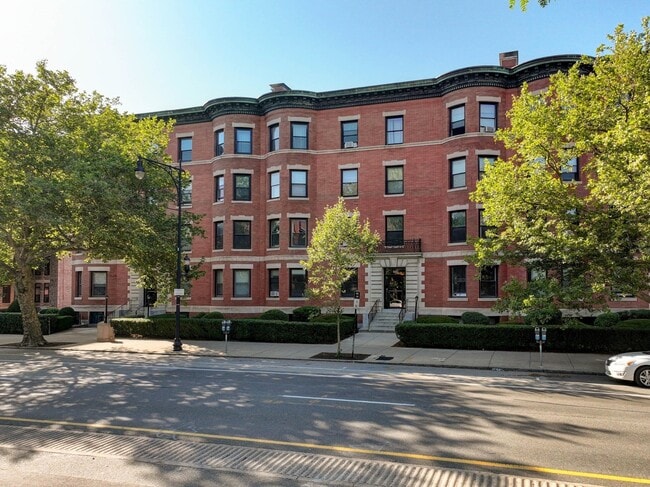 Building Photo - 1064 Beacon St Unit 12A