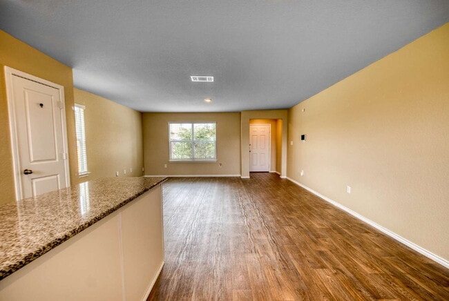 Building Photo - 3BD/2.5BA– ELECTRICITY INCLUDED!