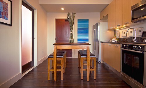 Staged Kitchen - 460 S Spring St Unidad 1006