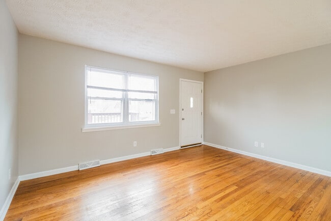 Photo - 682 Mimosa Ct