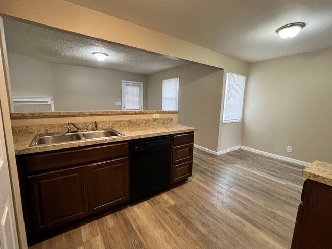 Photo - 349 Knollwood Cir