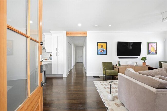 Photo - 496 Shannon Dr SW