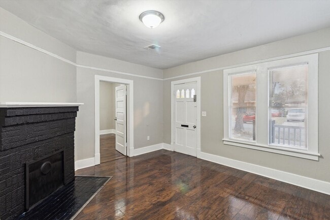 Photo - Large Downtown 3BR/2BR House Walking Distance to Forsyth Park