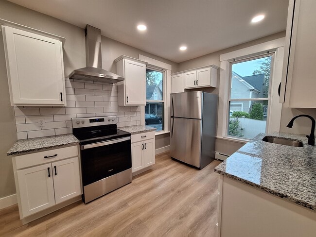 Building Photo - 1934 Elm St