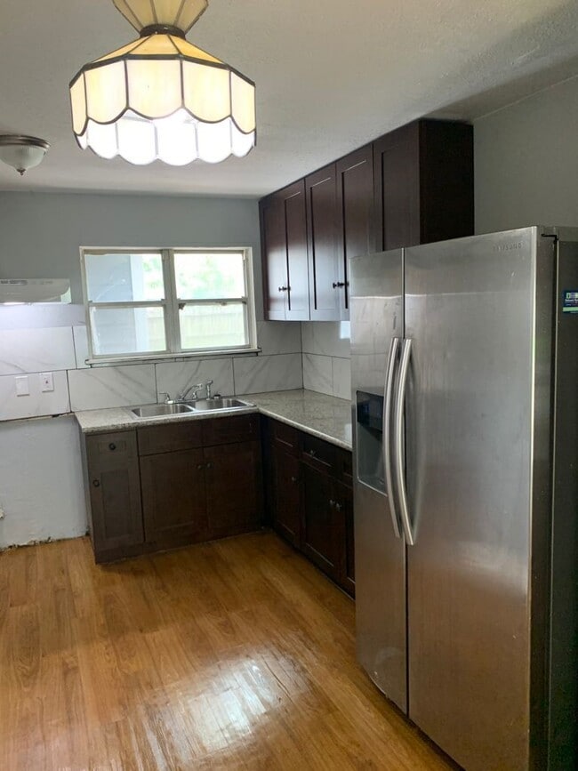 Photo - 10601 Ambursen St