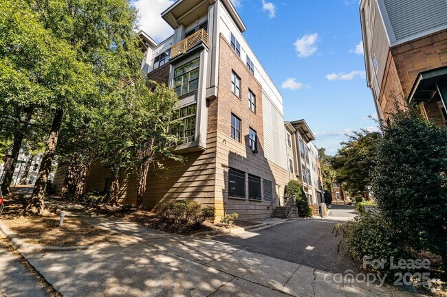 Building Photo - 708 N Davidson St Rental