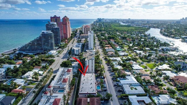 Building Photo - 2400 NE 33rd Ave Unit 212