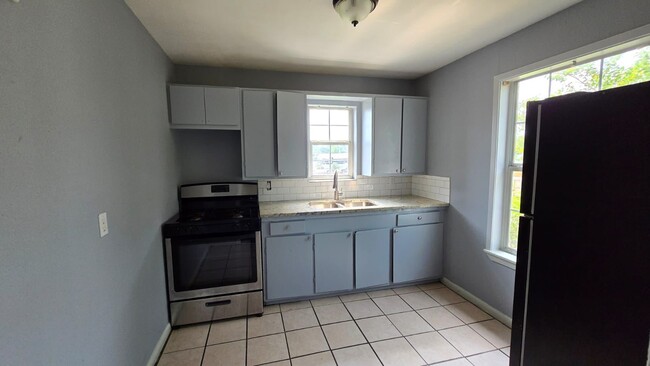 Building Photo - 1012 Ann Unit E Rental