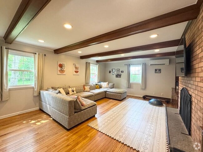 Building Photo - 3 Fernleigh Dr Rental