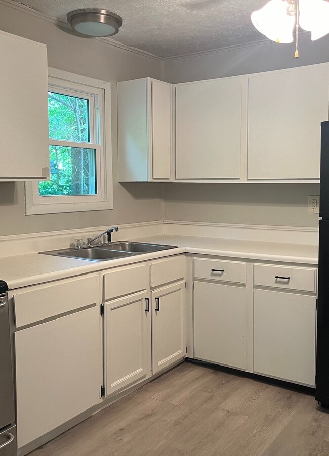 Building Photo - Chinworth Unit 1