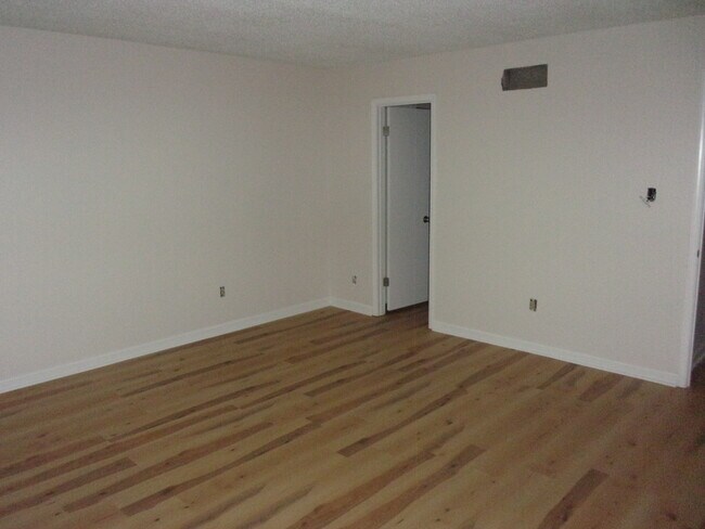 Photo - 4792 James Kent Ct