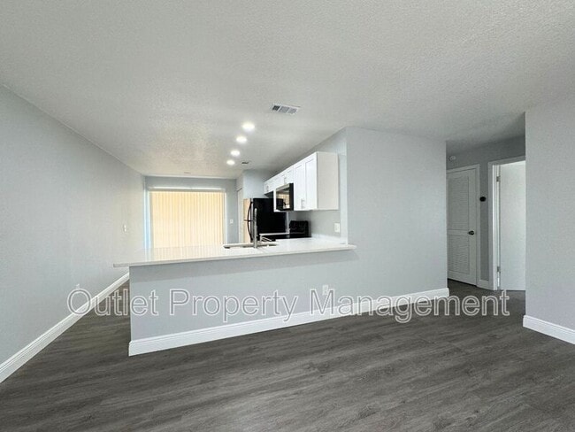 Photo - 440 S Hill Ave