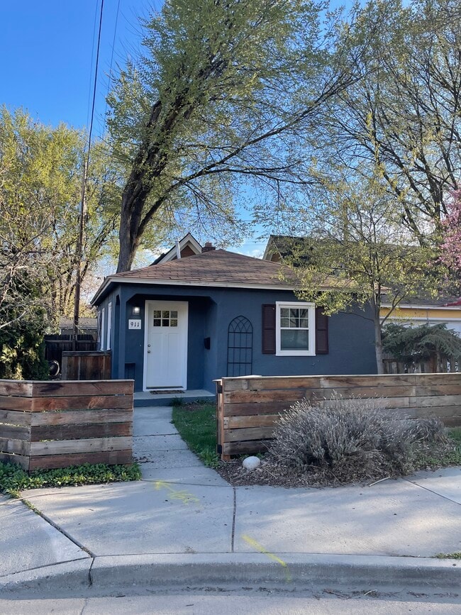 Photo - 911 W Ada St