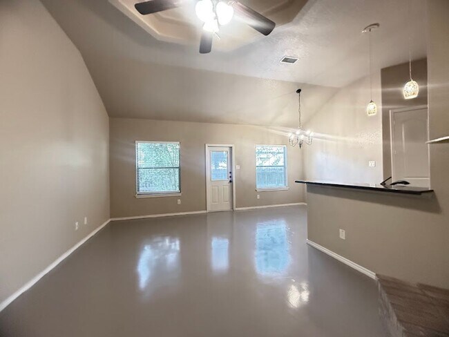 Photo - Charming 3/2 Duplex in NBTX
