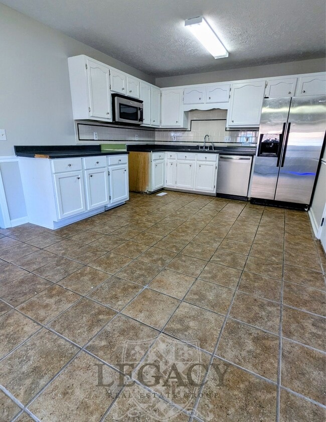 Photo - 221 Benefield Dr