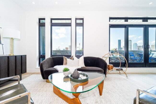 Photo - 1950 Washington St