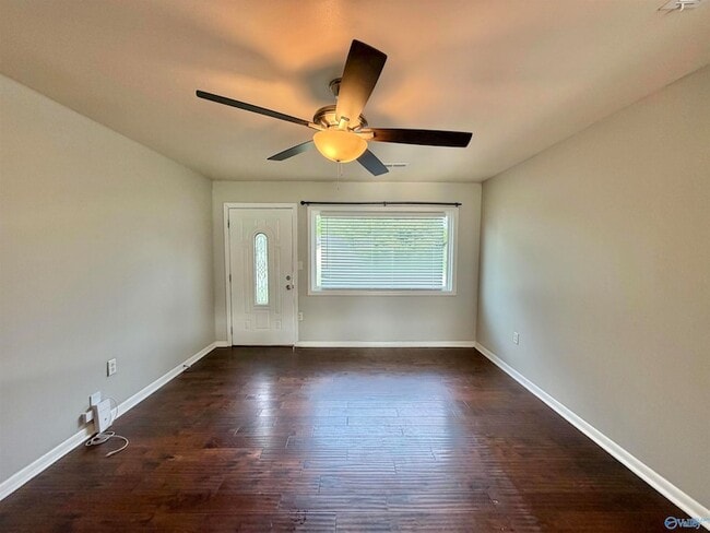 Photo - 2110 Fernbrook Dr NE
