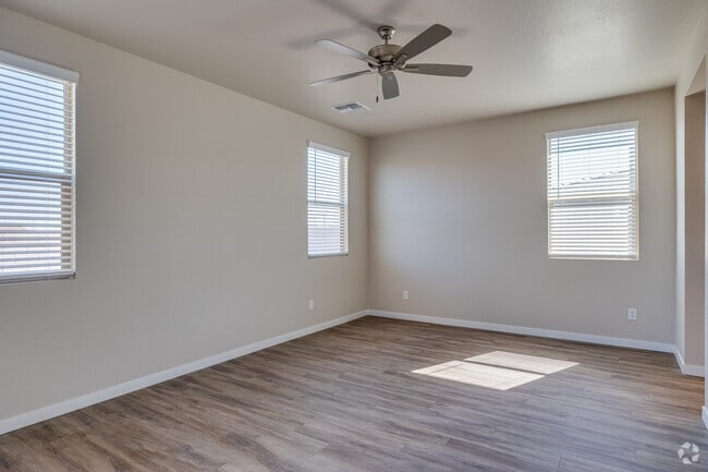 4BR, 3BA - 2,000SF