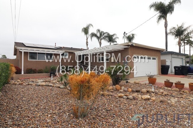 Building Photo - Spacious 3-Bed 2-Bath Home with Pool