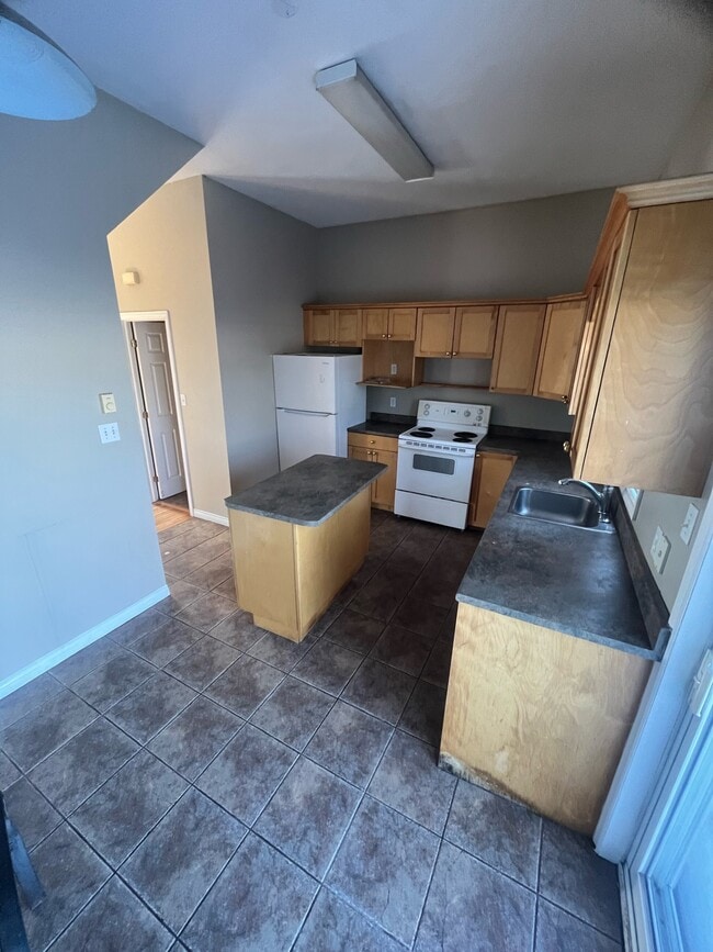 Building Photo - 185 Rue Orleans Unit A