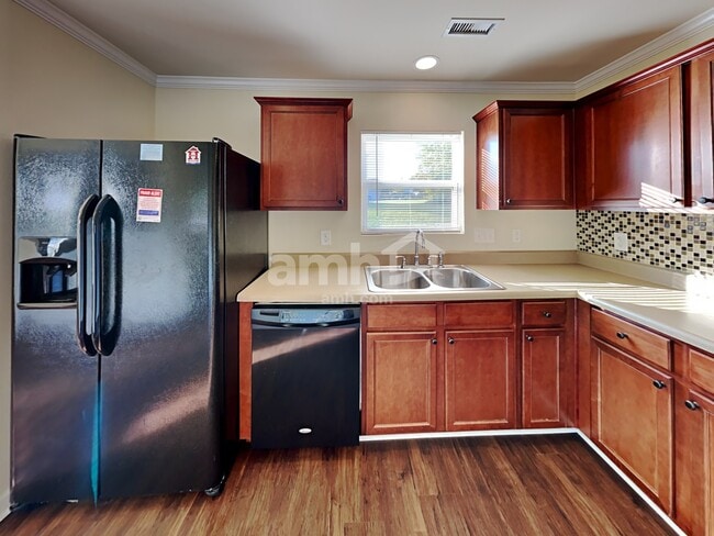 Photo - 226 Woodcreek Ln