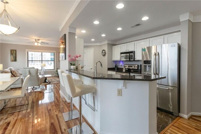 Photo - 3040 Peachtree Rd