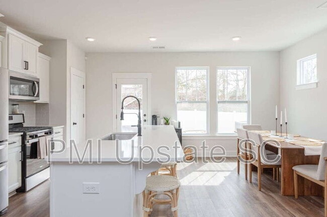 Photo - 1069 Millison Pl
