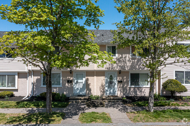 Building Photo - Chestnut Place Townhomes