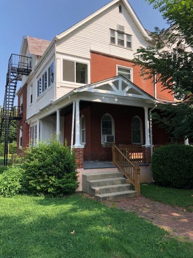 2nd Floor. 2 Bd Rm Apartment - 400 E 19th St Unit 1