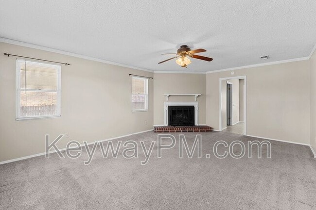 Photo - 4553 Hillside Dr