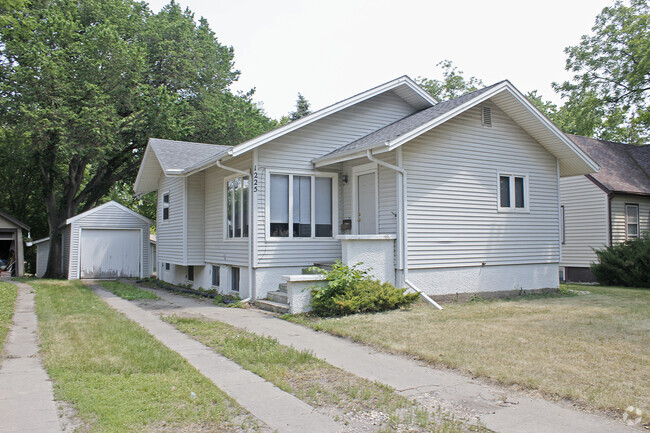 Building Photo - 1225 3rd St Rental