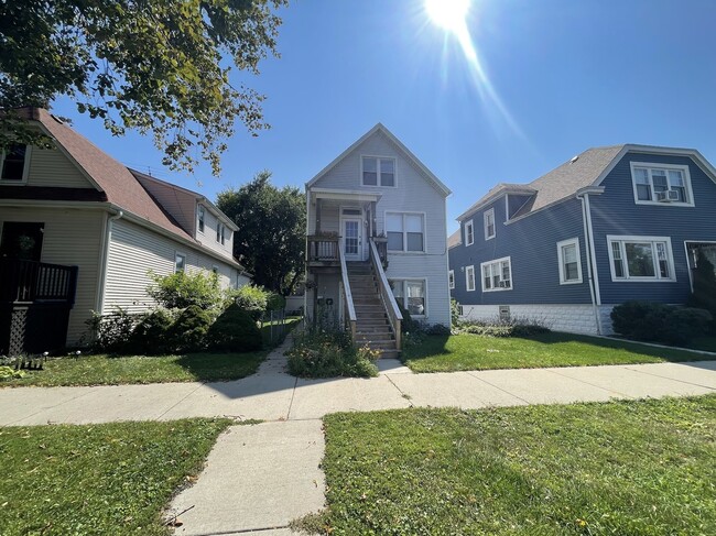 Building Photo - 4815 W Ainslie St Rental