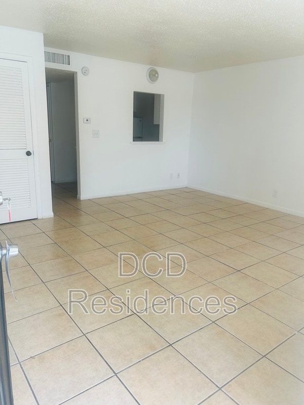 Building Photo - 55 Jasper St