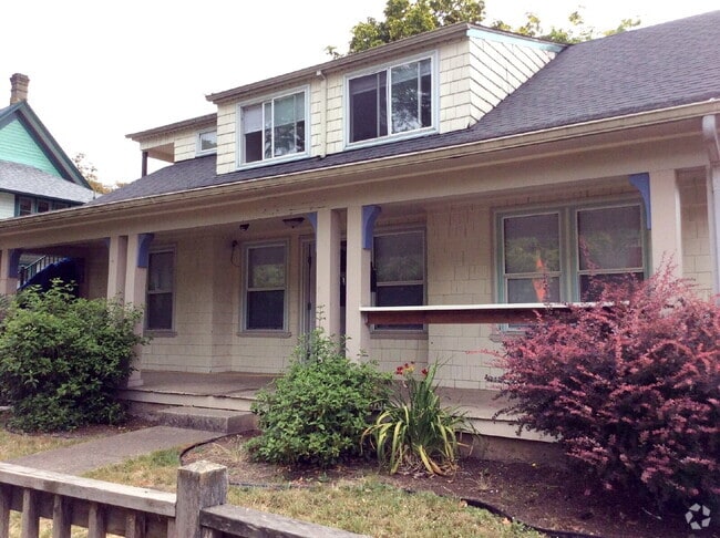 Building Photo - 5 bed/3 bath and 3 kitchen house in West U...