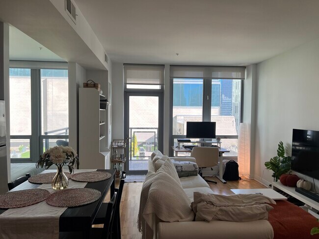 Photo - 565 W Quincy St Unidad 911