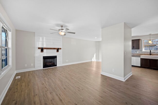 Photo - 1385 Sussex Dr