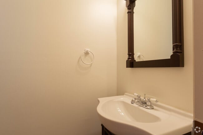3BR, 1.5BA_Townhouse