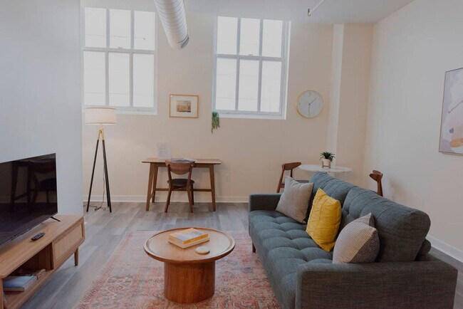 Photo - 125 W Market St Unit ID1014558P