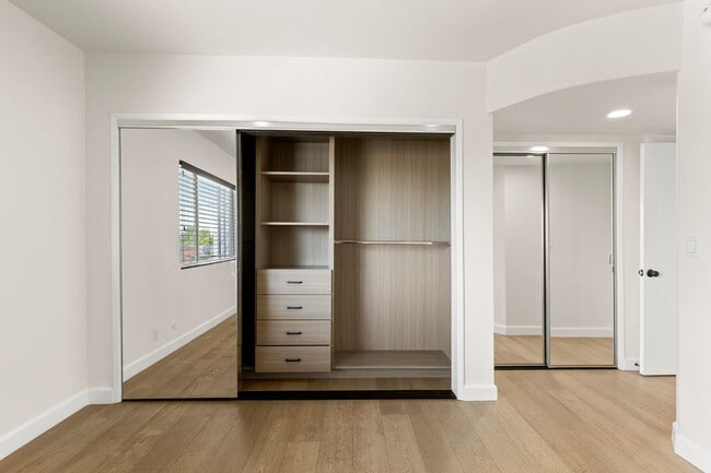 148 S Oakhurst Dr Unit #04 (3/2)