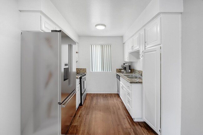 Photo - Sherman Plaza Apartments